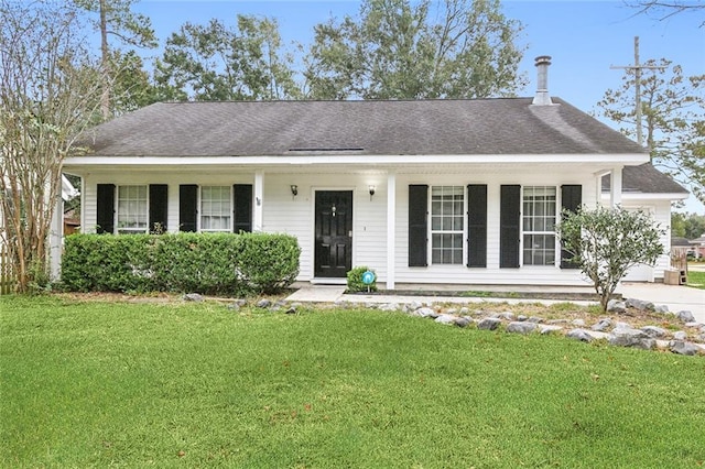 ranch-style home featuring covered porch and a front lawn