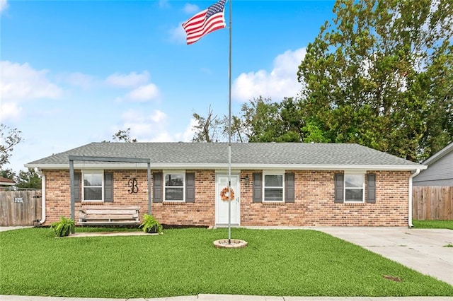 single story home featuring a front lawn