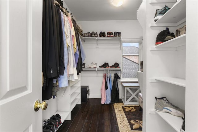 walk in closet with dark hardwood / wood-style floors