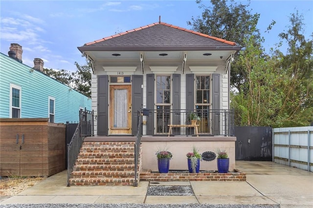 view of front of house featuring covered porch