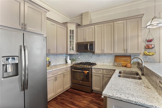 kitchen featuring stainless steel appliances, dark wood-type flooring, crown molding, sink, and hanging light fixtures