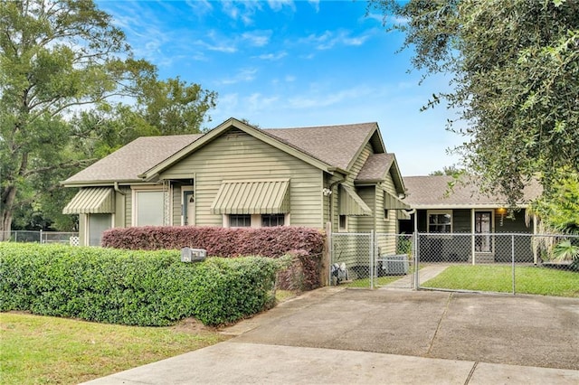 view of front of house featuring a front yard