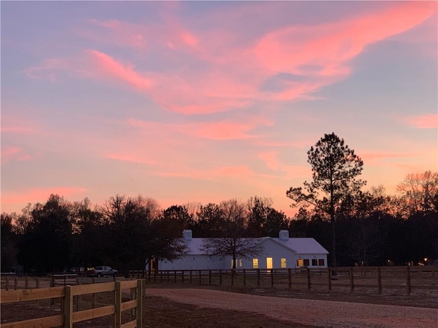 view of yard at dusk