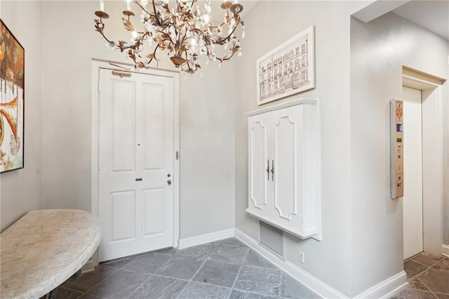 mudroom featuring an inviting chandelier