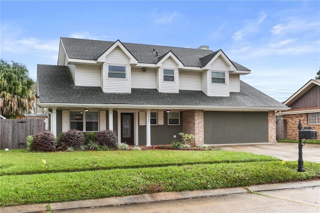 view of front of house featuring a front lawn