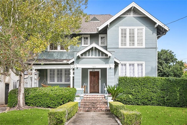 view of front of home featuring a front yard