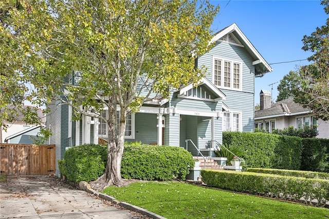 view of front of house featuring a front yard