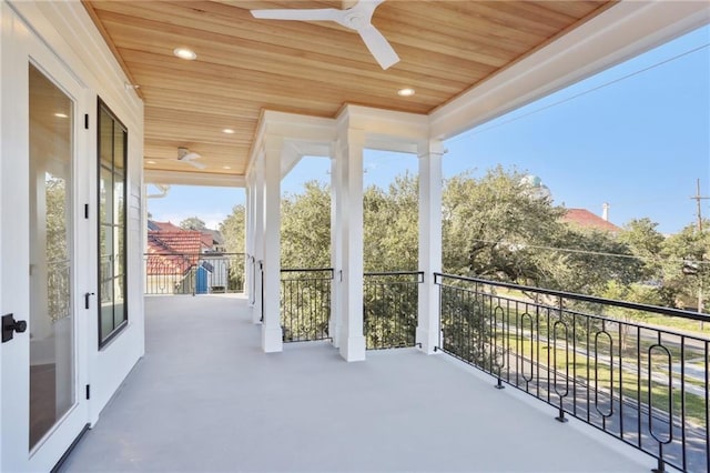 balcony featuring a ceiling fan