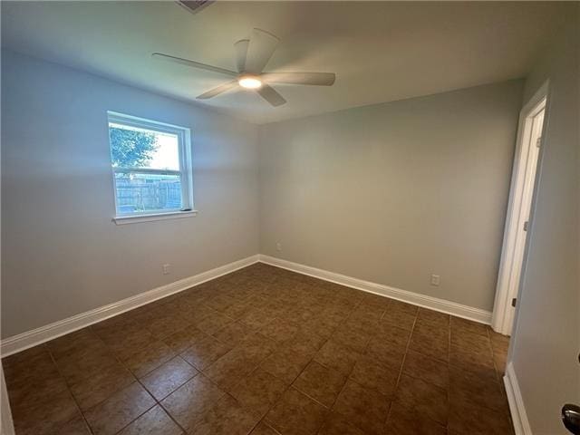 empty room with ceiling fan