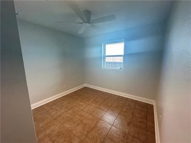 empty room with ceiling fan