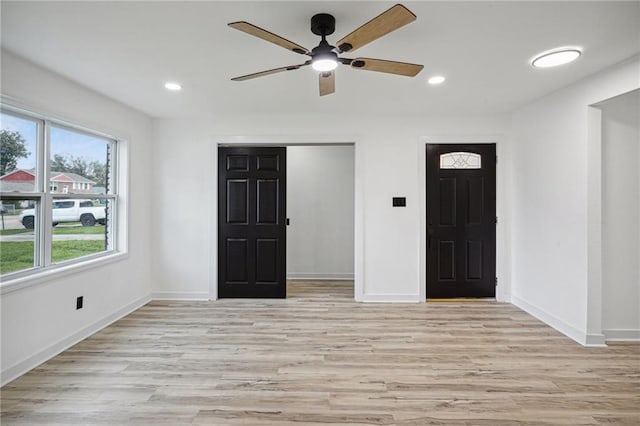 foyer featuring light hardwood / wood-style floors and ceiling fan