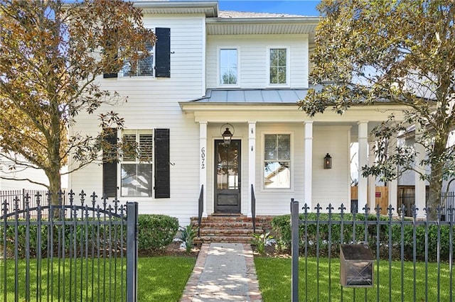 view of front facade featuring a front lawn