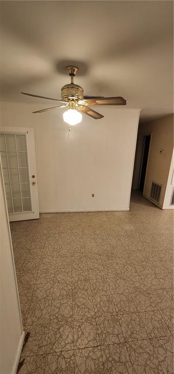 unfurnished room with carpet and ceiling fan