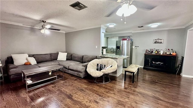 living room with dark wood-type flooring and ceiling fan