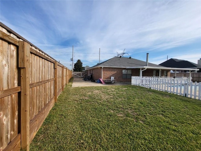 view of yard with a patio