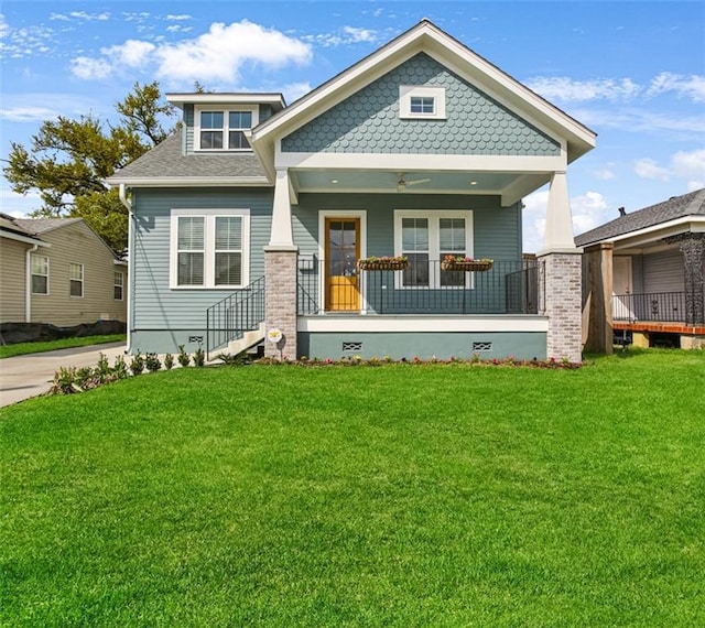 craftsman house featuring a front lawn and covered porch