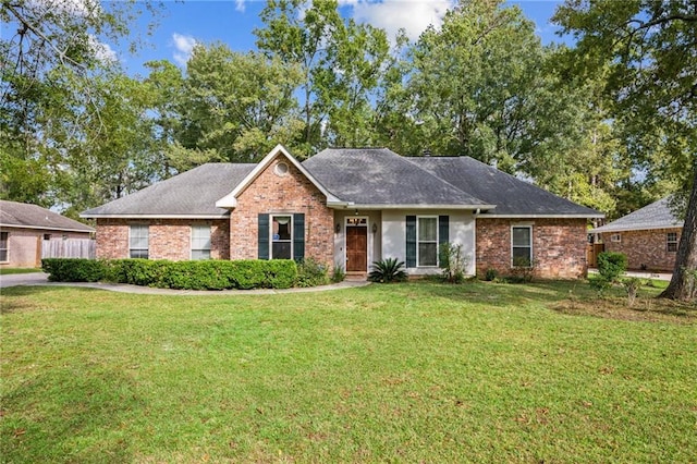 ranch-style home featuring a front lawn