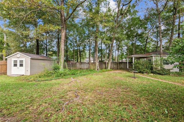 view of yard featuring a storage shed