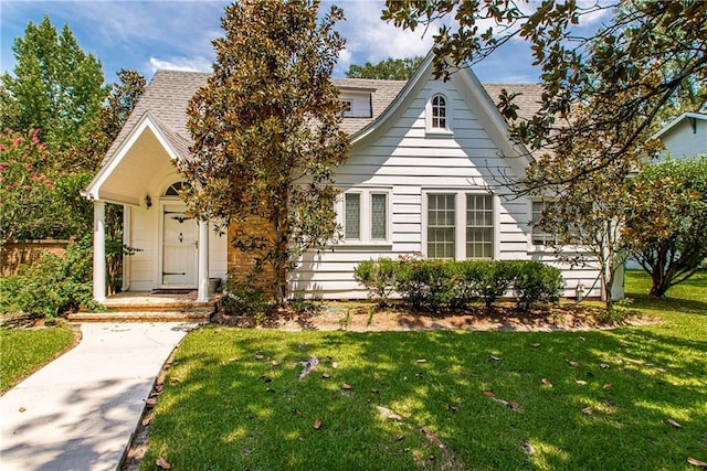 view of front of house with a front lawn