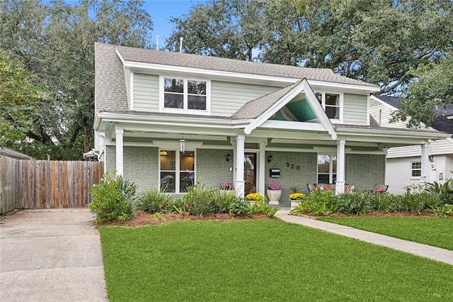 view of front facade with a front lawn and covered porch