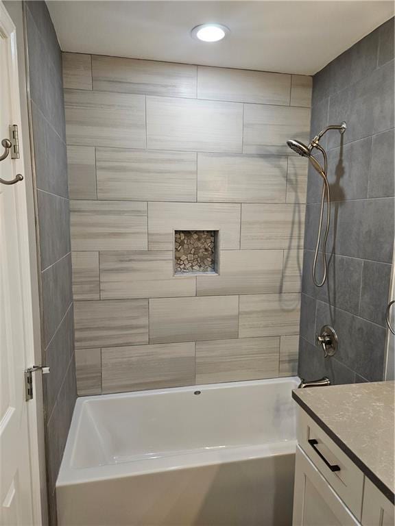 bathroom with vanity and tiled shower / bath