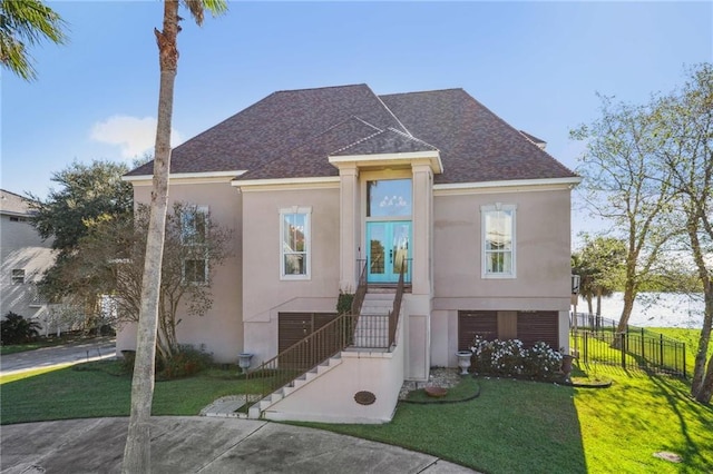 view of front of home featuring a front yard