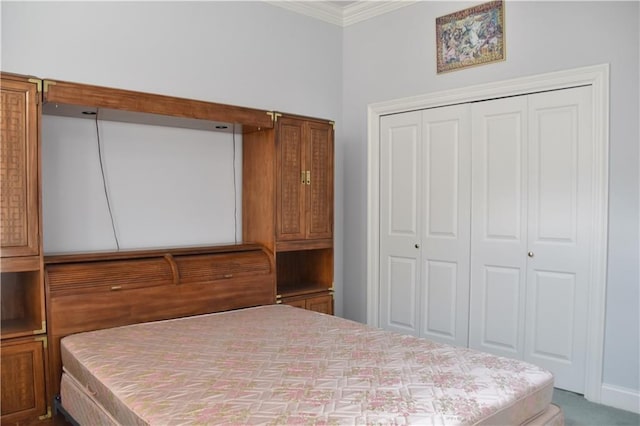 unfurnished bedroom with ornamental molding and a closet