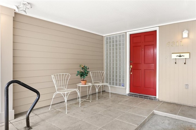 doorway to property with covered porch