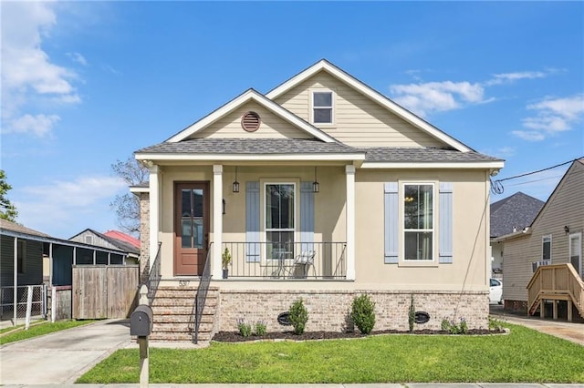 view of front of home featuring covered porch and a front yard