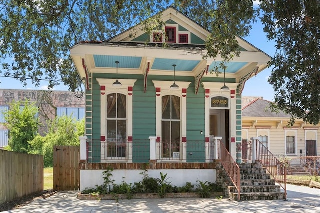 view of front of property featuring covered porch