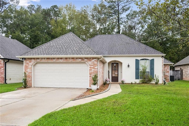 view of front of house featuring a garage, central air condition unit, and a front yard