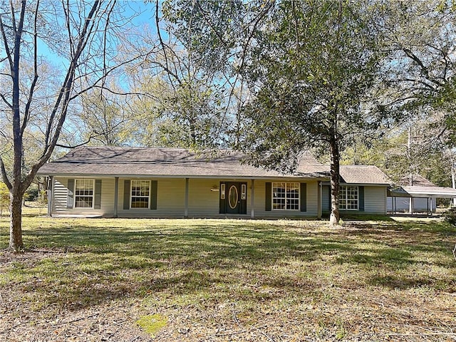 single story home with a front yard