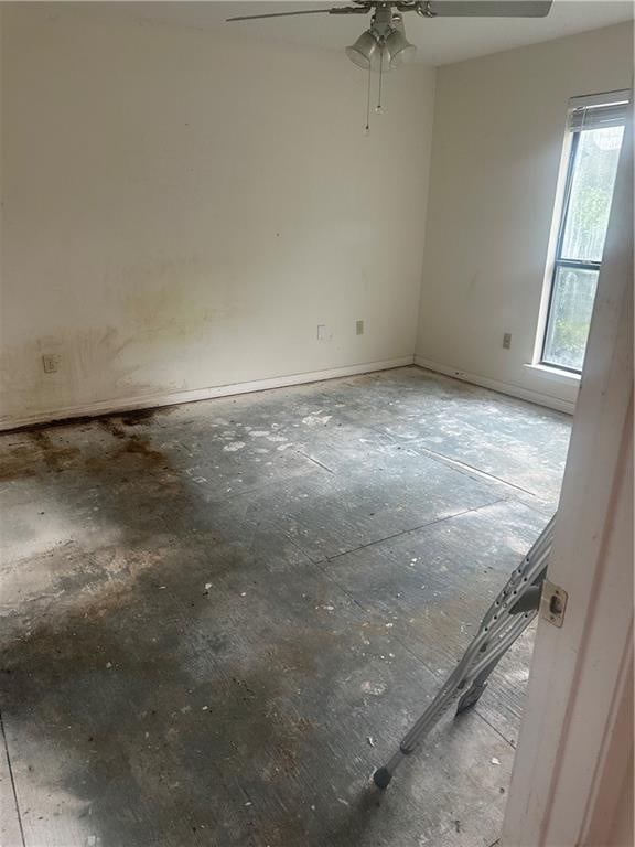 empty room featuring ceiling fan