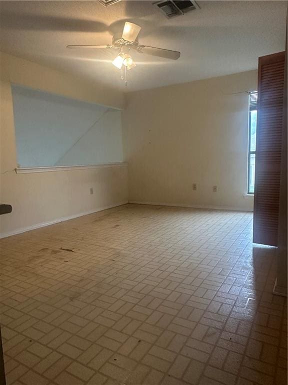 unfurnished room featuring ceiling fan