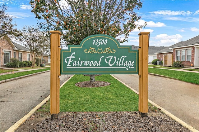 view of community / neighborhood sign