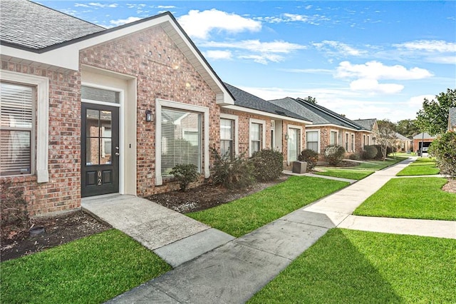 property entrance featuring a yard