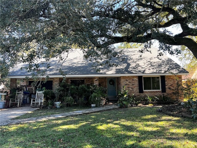 ranch-style home with a front lawn