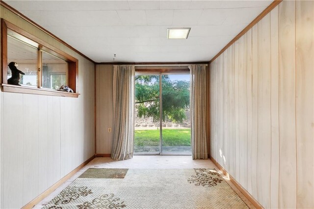 carpeted empty room with a chandelier