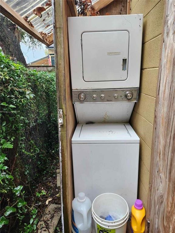 laundry area featuring stacked washer and dryer