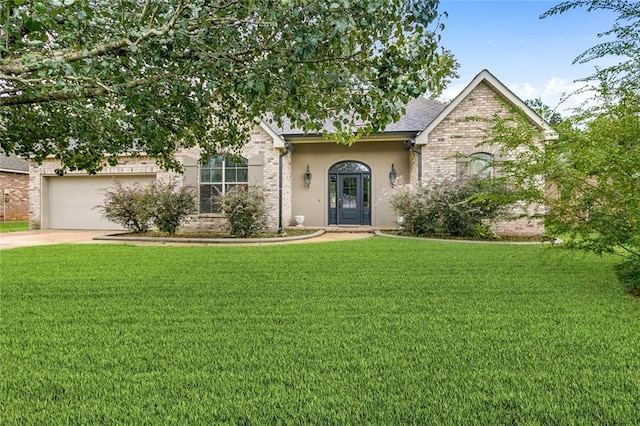 view of front facade featuring a front yard and a garage