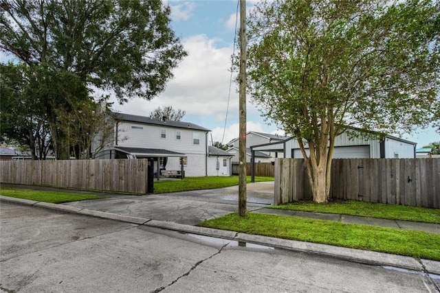 view of front of home featuring a front lawn