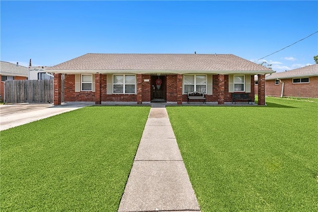 single story home featuring a front lawn