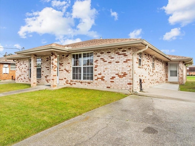 ranch-style house with a front lawn