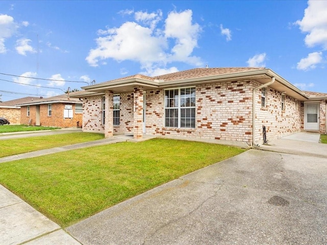 ranch-style house with a front yard