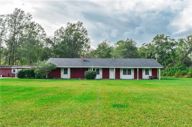 single story home featuring a front yard