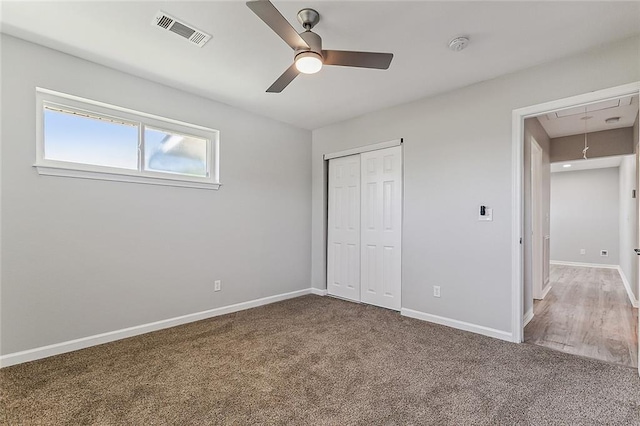 unfurnished bedroom with carpet floors, ceiling fan, and a closet