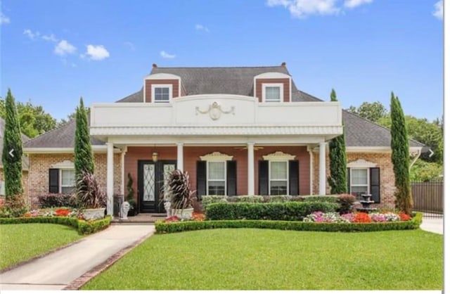 view of front of house with a front lawn and covered porch