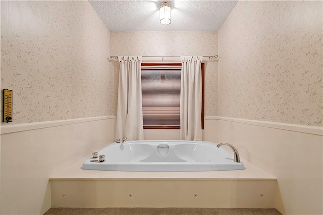 1391 E Ashton Ct, Slidell, LA 70460 - full bath with a wainscoted wall, wallpapered walls, a garden tub, and a textured ceiling