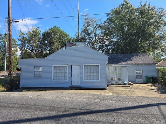 view of front of property