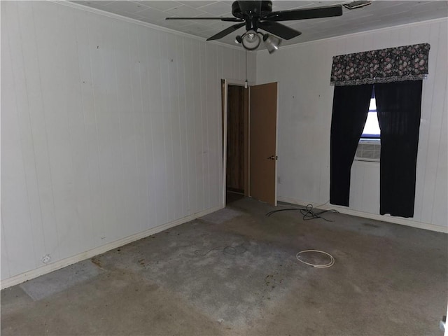 empty room featuring ceiling fan and concrete floors